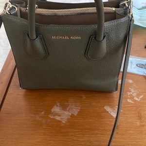 Michael kors croosbody bag